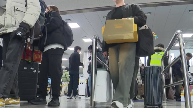 짙은 안개에 인천항 한때 출항 대기...곧 운항 재개 / YTN