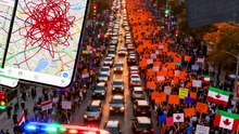 “Toronto Traffic Jam 200,000 Protesters, Zero Parking, Infinite Honking!”