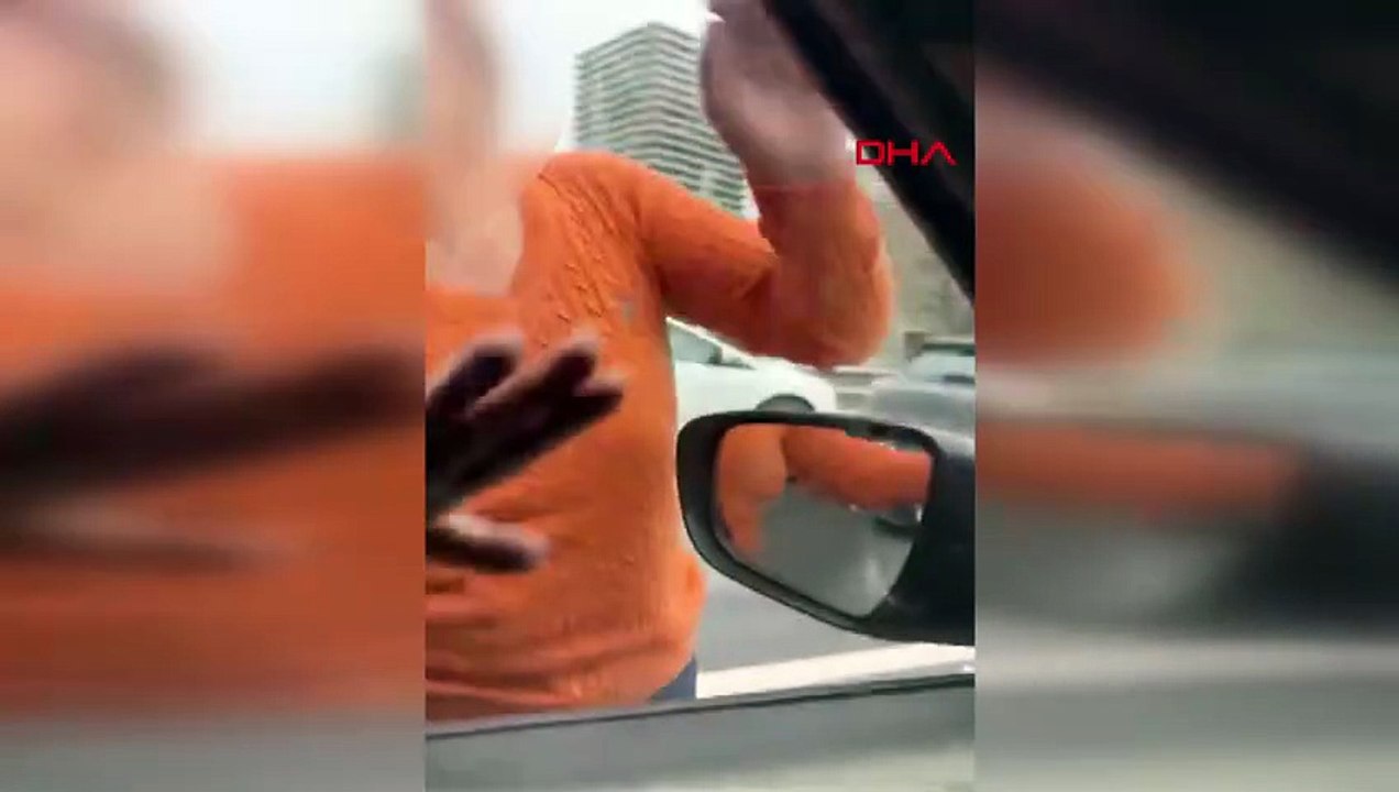 Trafikte kadın sürücüler arasında kavga! Camı yumrukladı, aynayı parçaladı