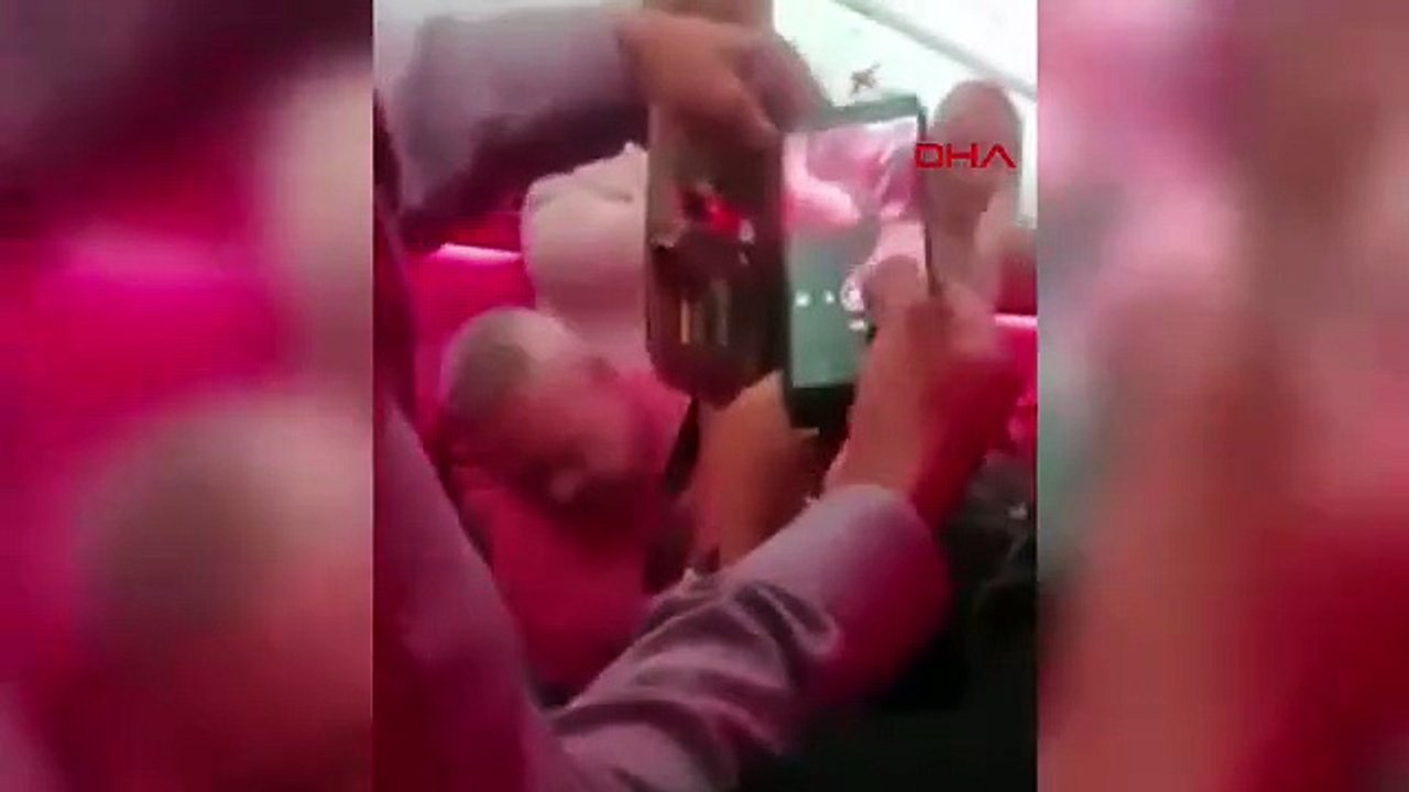 Uçaktaki yolcuların kavgası kamerada; 2 yolcuya ömür boyu uçuş yasağı