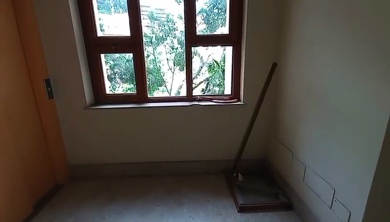 Messina, albero cade davanti al portone di ingresso: a Paradiso gli abitanti di un condominio bloccati all'interno