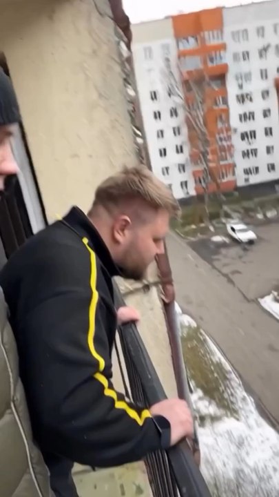 Il a défoncé le mec de sa meuf