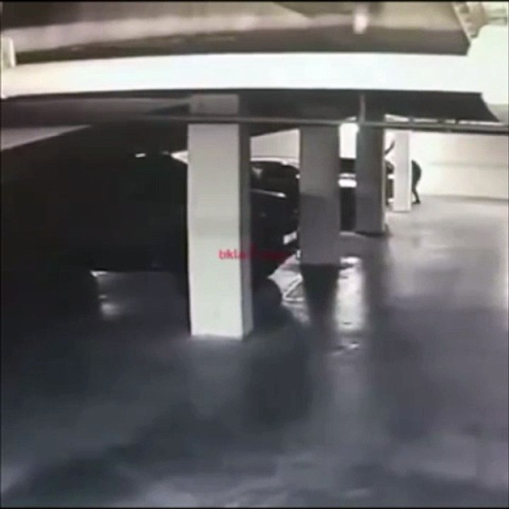 Bakırköy’de bir sitenin otoparkından 30 milyon doların 15 dakikada çalındığı ana ilişkin görüntüler ortaya çıktı.