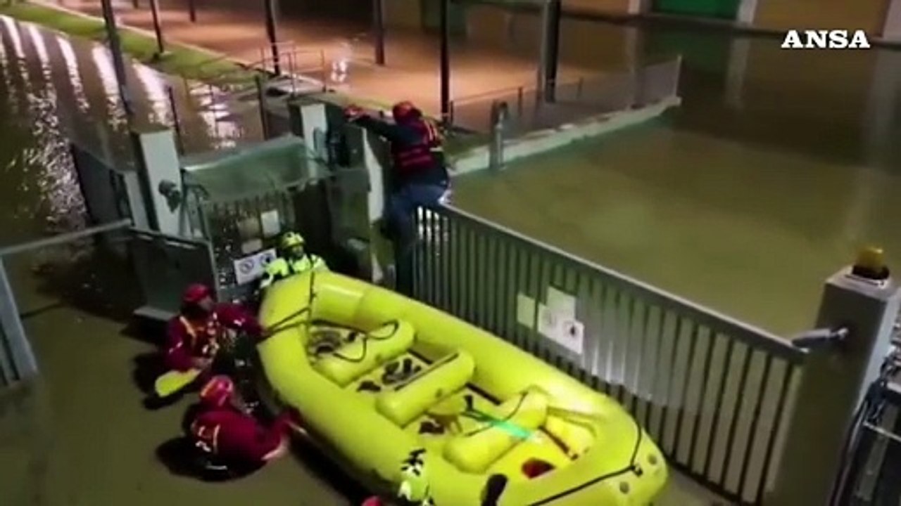 Maltempo nel Cosentino, il Crati rompe gli argini