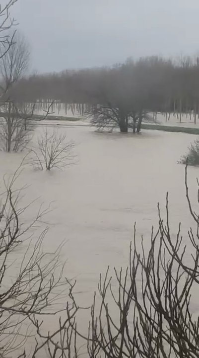 Brèche d'une digue à Bourdelles, près de La Réole, en Gironde