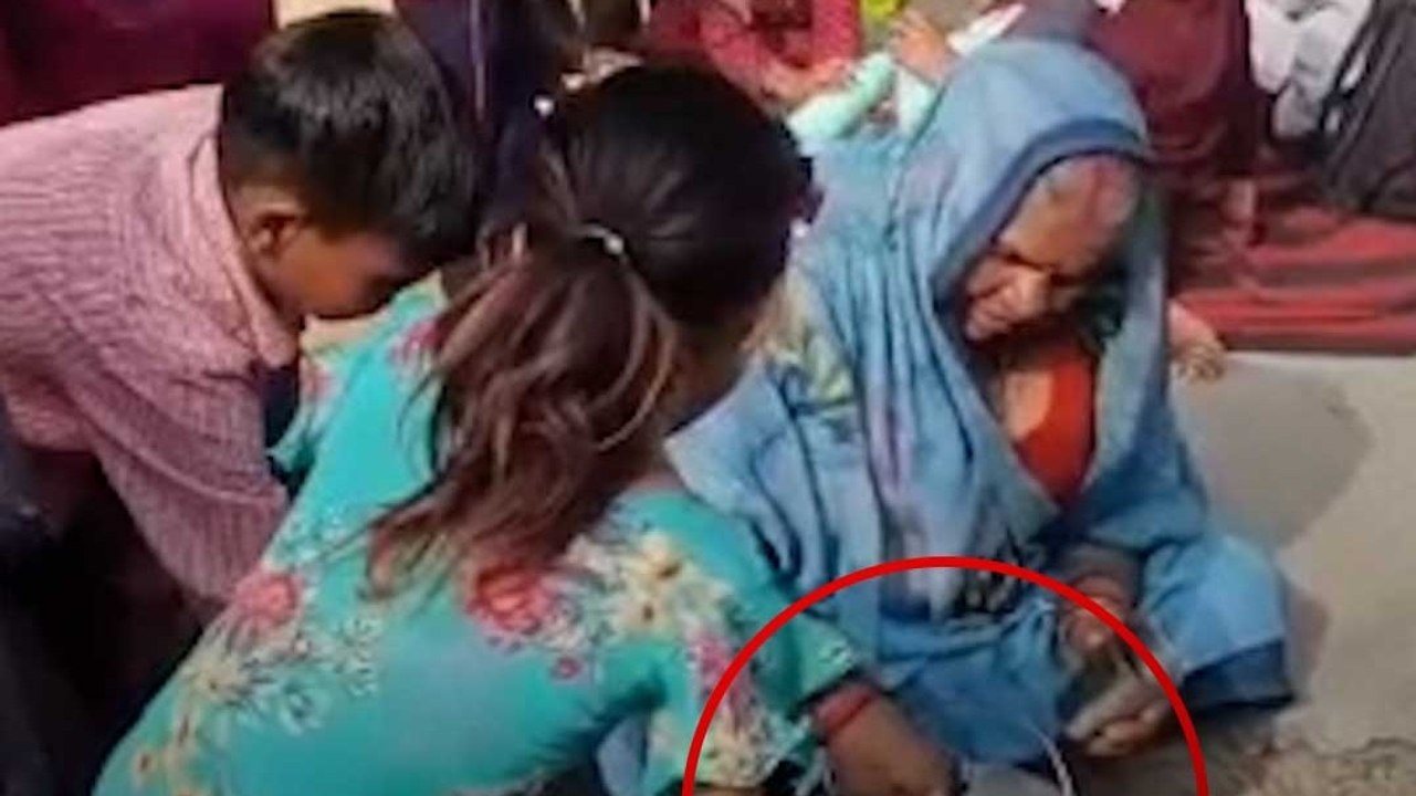 पानी में दूध मिलाने पर स्कूल की प्रिंसिपल सस्पेंड