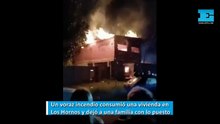 Un voraz incendio consumió una vivienda en Los Hornos y dejó a una familia con lo puesto