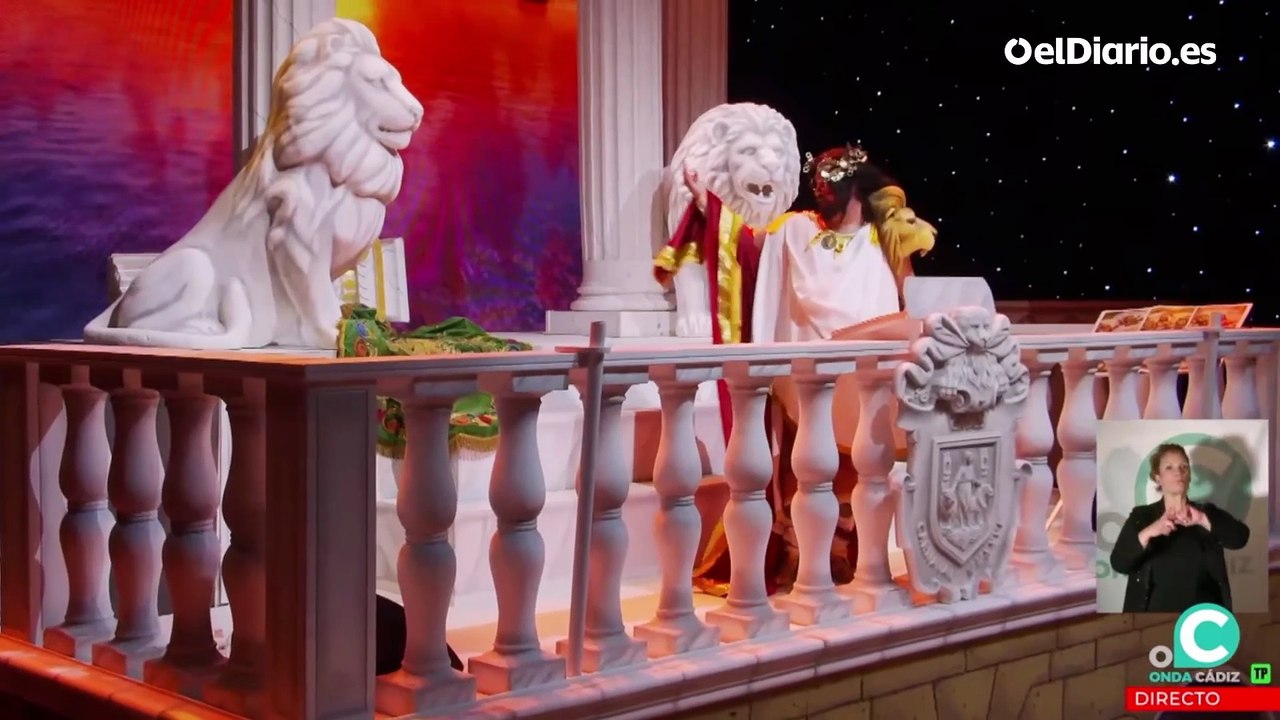 Un Manu Sánchez vestido de Hércules bromea sobre 'sus' leones, Plus y Ultra: "Uno escucha K-pop coreano; el otro quiere que vuelva Queipo de Llano"