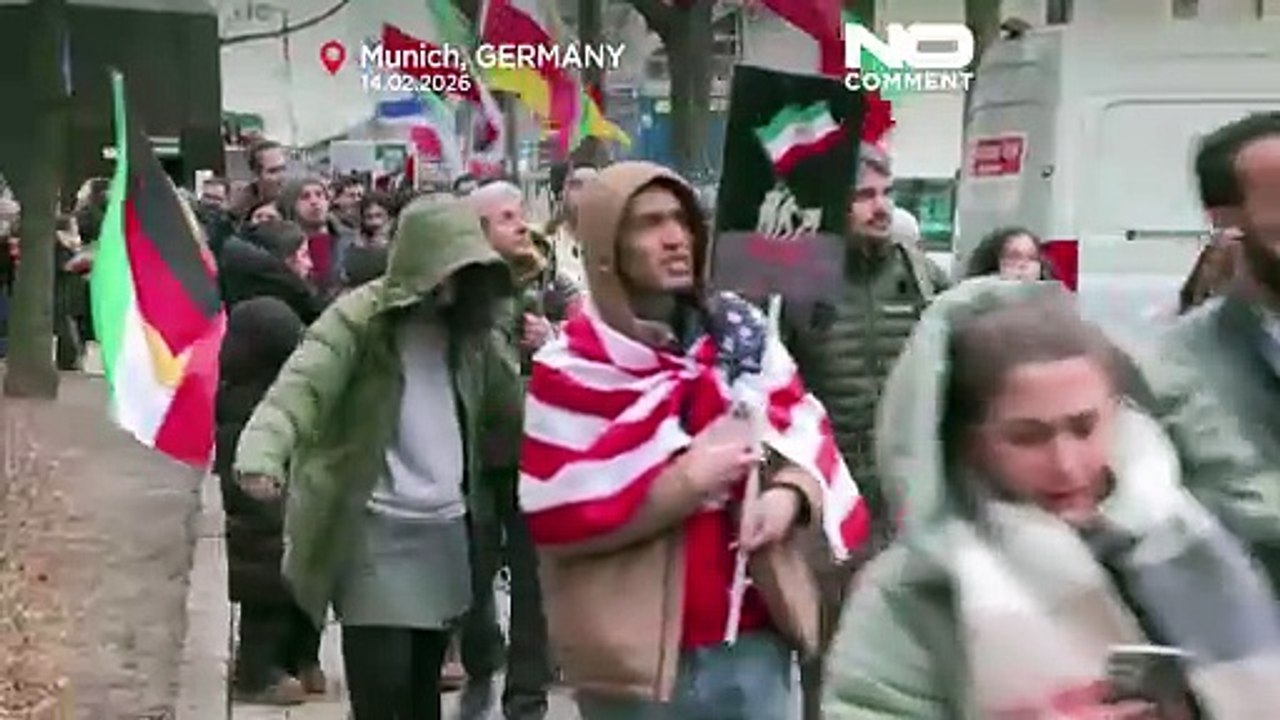 أكثر من 200 ألف في ميونيخ يتظاهرون دعما لرضا بهلوي وتغيير النظام في إيران
