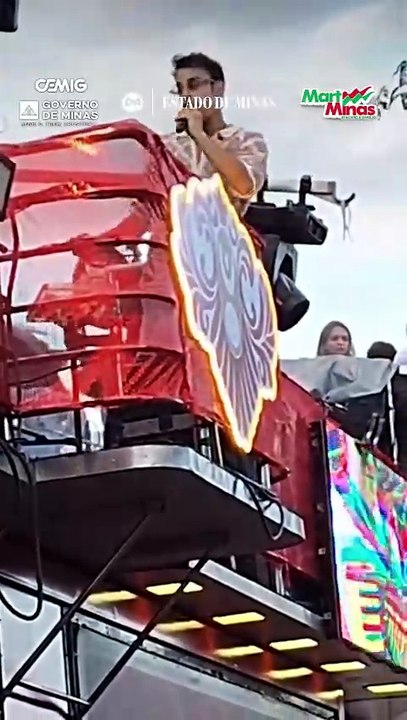 Clayton e Romário transformam o Mineirão em arena sertaneja no carnaval