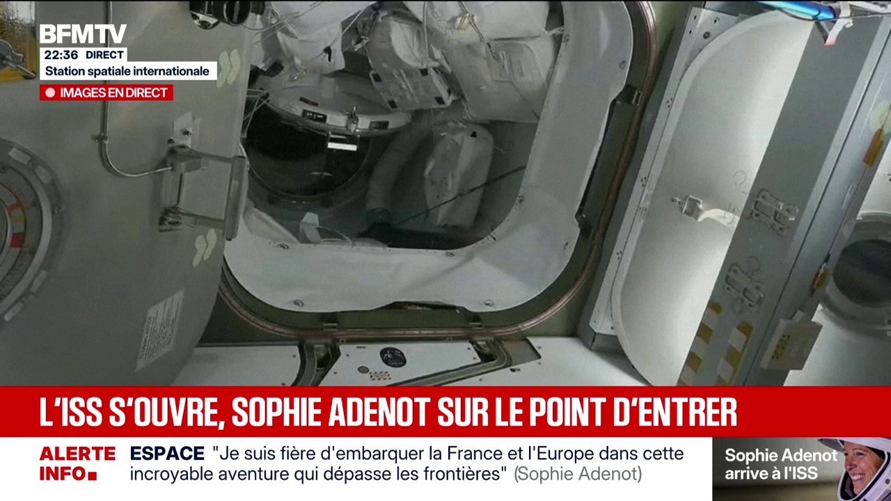 La porte de l'ISS s'ouvre, Sophie Adenot sur le point d'entrer dans l'ISS