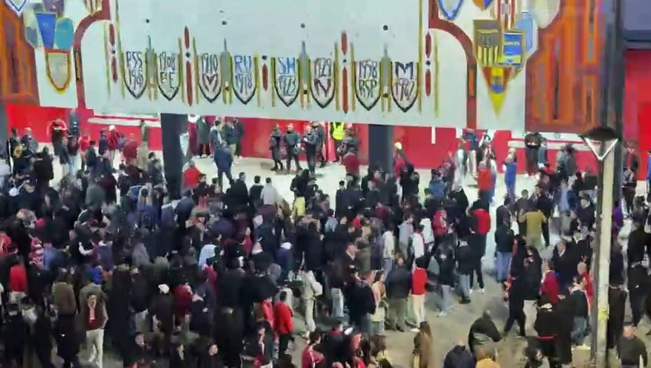 La policía acordonó la puerta 0 del Sánchez Pizjuán