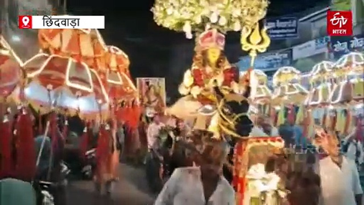 दूल्हा बनकर निकले पातालेश्वर, पार्वती संग हुआ विवाह, बारात में जमकर नाचे भूत प्रेत
