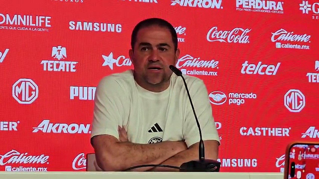 André Jardine felicita a Chivas después del Clásico Nacional