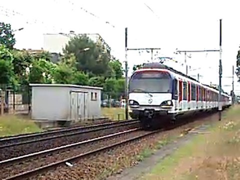 MS61 : Départ de la gare du Vésinet Centre sur la ligne A du RER