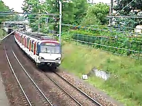 MS61 : Départ de la gare du Vésinet le Pecq sur la ligne A du RER