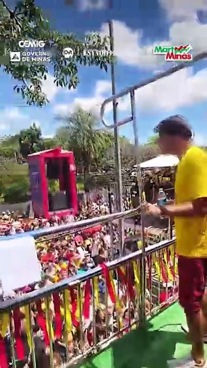 POV: você no trio elétrico do Bloco da Esquina