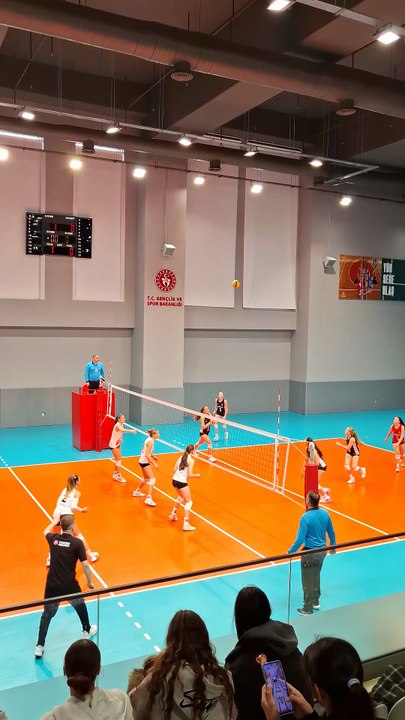 İkinci Set Başı - Beşiktaş v THY - Küçük Kızlar Süper Ligi Final Grubu 4. Hafta