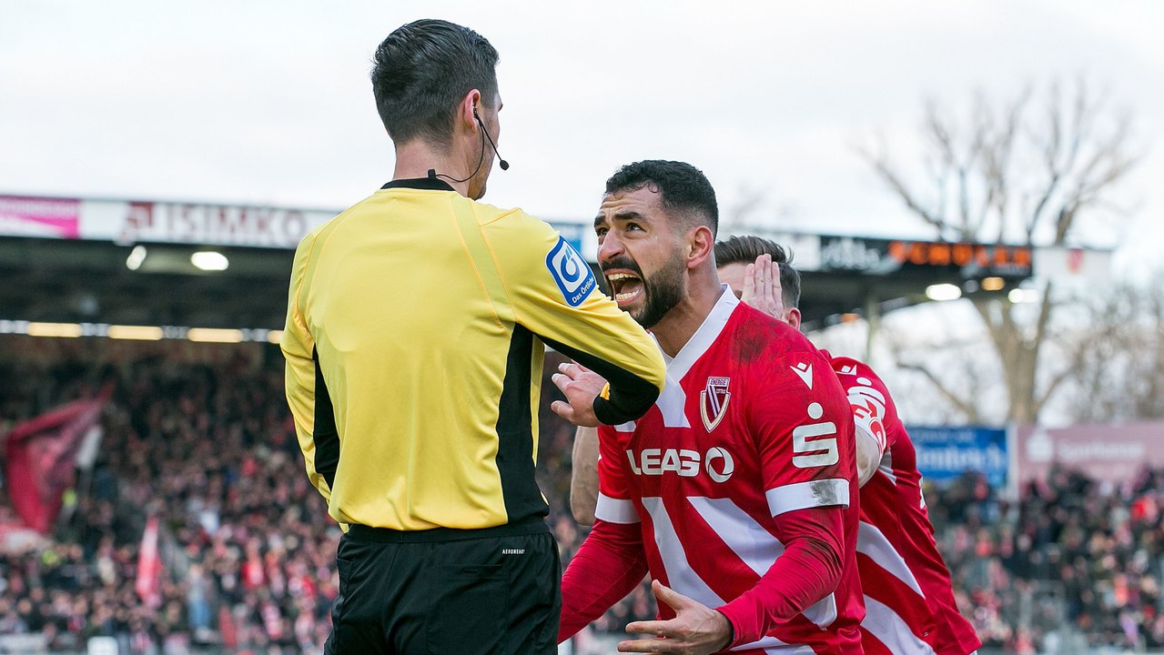 Kartenflut und vermeintliches Tor: Wildes Finale bei Cottbus-Remis