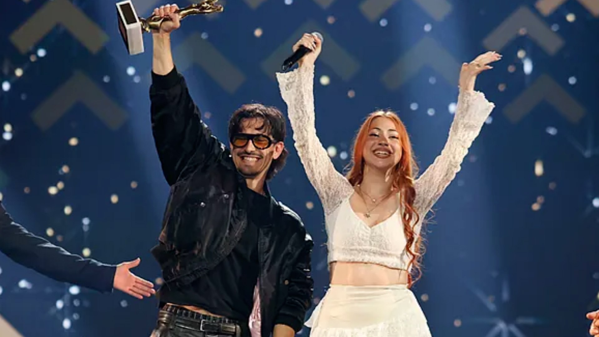 Los ganadores del Benidorm Fest, Tony Grox & LUCYCALYS, contin�an asimilando su victoria apenas 24 horas despu�s de proclamarse vencedores del certamen musical organizado por RTVE. "No hemos tenido tiempo para digerirlo", reconocen los artistas, todav�a sorprendidos por el resultado final.

Su triunfo se produce en una edici�n marcada por la bajada de audiencia y la ca�da hist�rica del televoto. Seg�n los datos facilitados por RTVE, la gran final registr� 46.063 votos del p�blico &mdash;a trav�s de llamadas, SMS y la app RTVE Play&mdash; frente a los 240.516 contabilizados en 2025. Esto supone 194.453 votos menos que el a�o anterior, cuando se impuls� la modalidad gratuita de votaci�n en la aplicaci�n.

Adem�s, la final fue la menos vista en la historia del Benidorm Fest, tanto en su gala decisiva como en el c�mputo global junto a las semifinales. Los datos reflejan una notable p�rdida de inter�s tras la desvinculaci�n directa con Eurovisi�n, factor que en ediciones anteriores impuls� la participaci�n masiva del p�blico.

Pese al contexto, Tony Grox & LUCYCALYS celebran el respaldo del jurado profesional y demosc�pico y ya se centran en su pr�ximo reto musical.