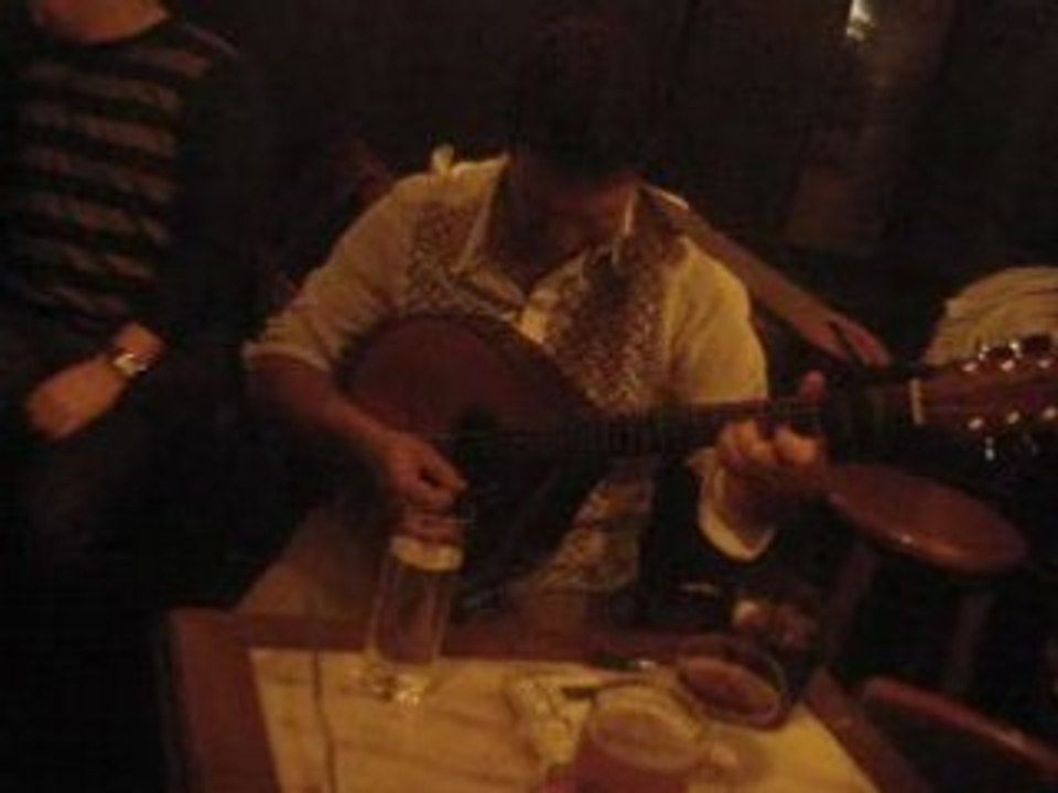 Toli Morilla jamming at Ca Beleno, Oviedo