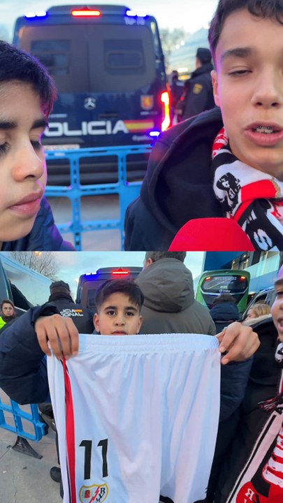 La felicidad de dos aficionados del Rayo Vallecano gracias a Randy Nteka