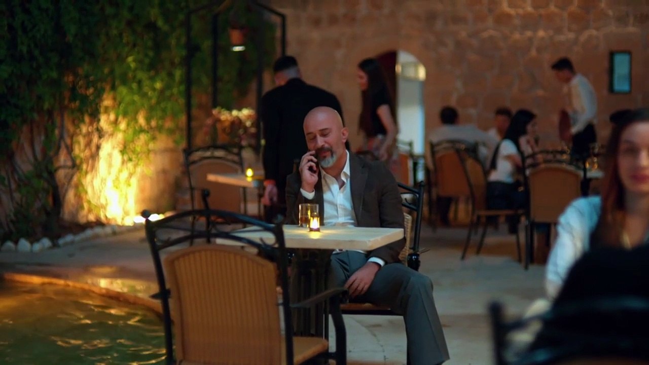 En tierra lejana (Uzak Şehir) - Capítulo 2 2/2