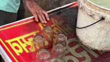 India’s Unique Way of Serving Lemonade to Tourists!