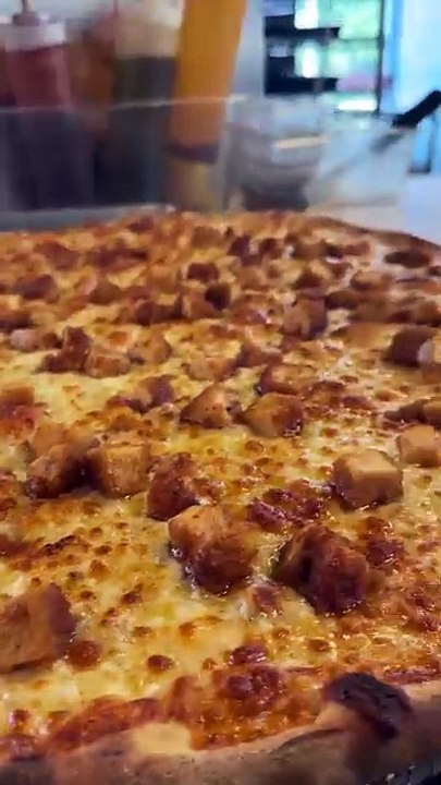 Fried chicken pizza 😍