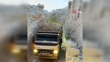 Burası Kuzey Kutbu değil Türkiye... Karlar altında yaşam koridoru oluşturuldu!