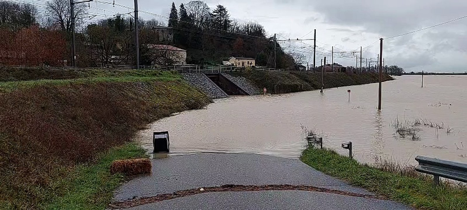 Inondations en Gironde : la commune de Bourdelles inondée