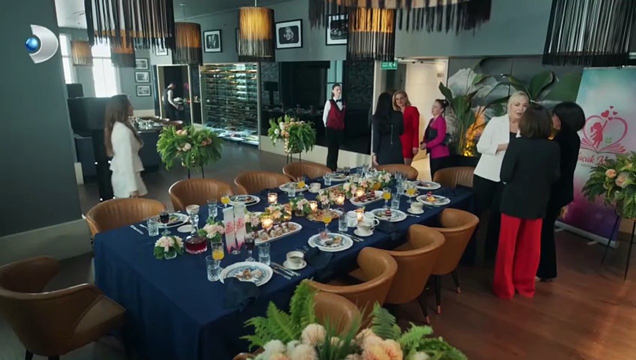 Otele girmeye çalışan Ebru, ablasını rezil ediyor! Güller ve Günahlar 17 Bölüm [Full Movie]