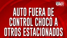 Manejaba a contramano y terminó chocando con varios vehículos estacionados