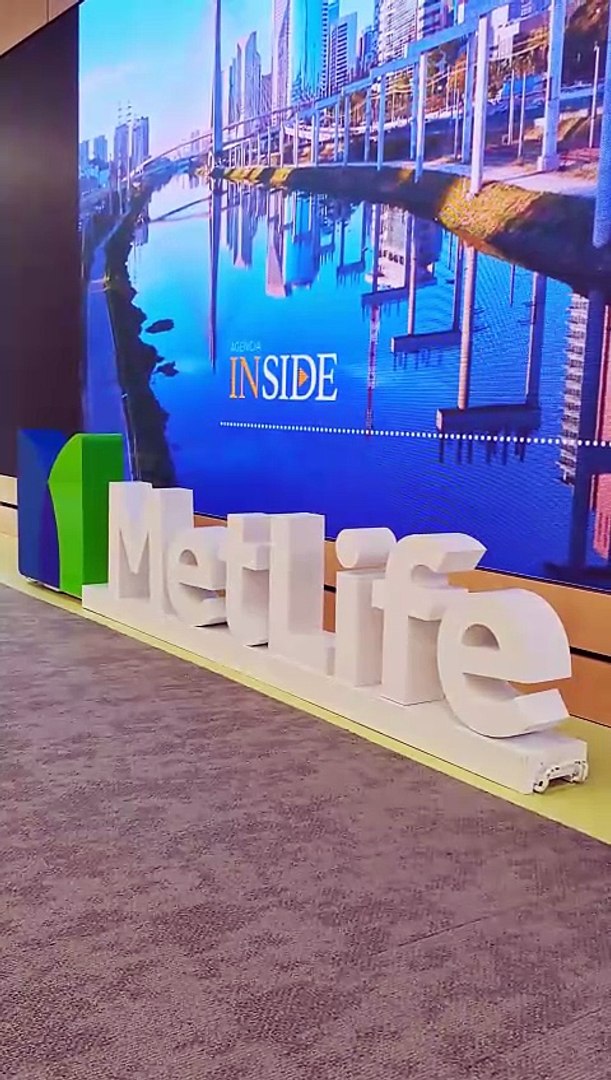 Vídeo de 1 minuto com os melhores momentos do Kick-off 2026 da Agência Inside na MetLife SP. Inclui falas de Alex Karam e Ana Diamante, bastidores do evento e a cerimônia de premiação dos destaques de 2025. Fotografia e Vídeo: Bruno Arita.'