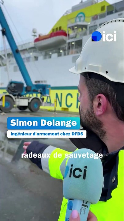 Le ferry "Côte-d'Albâtre" de la ligne Dieppe-Newhaven en révision sur le quai du Québec à Dieppe.