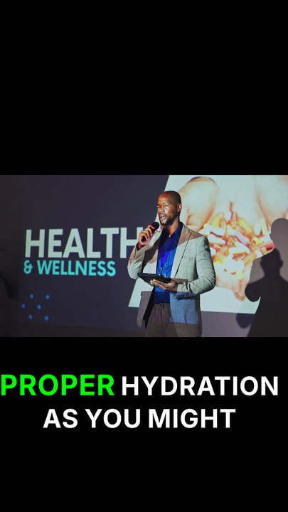 Discusses the importance of hydration for kidney health