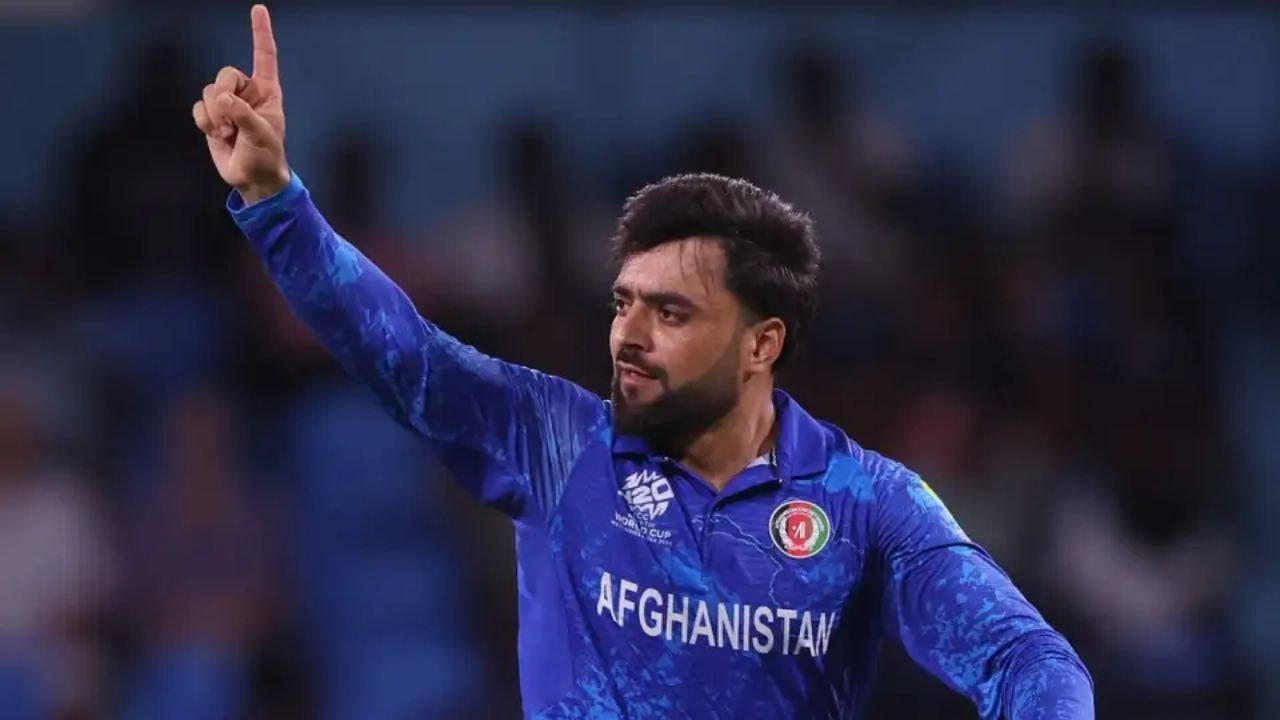 Rashid Khan ने UAE का सिर्फ एक विकेट लेकर बनाया World Record, T20 में दुनिया का कोई गेंदबाज़ नहीं कर पाया है ये कारनामा