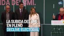 Sánchez firma consigo mismo y rodeado de ministros la subida del SMI en pleno declive electoral