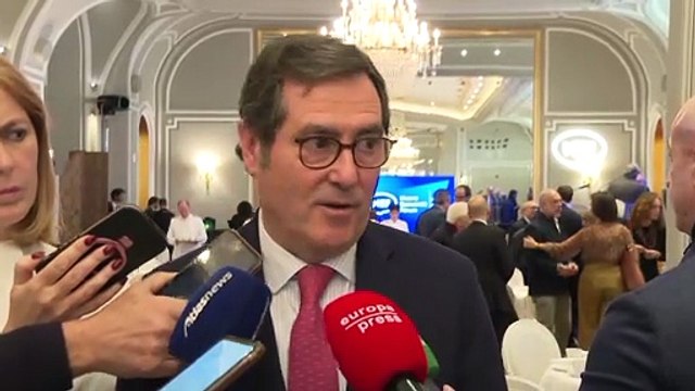 Díaz firma con CCOO y UGT el alza del SMI para 2026 y llama a las empresas a subir sueldos