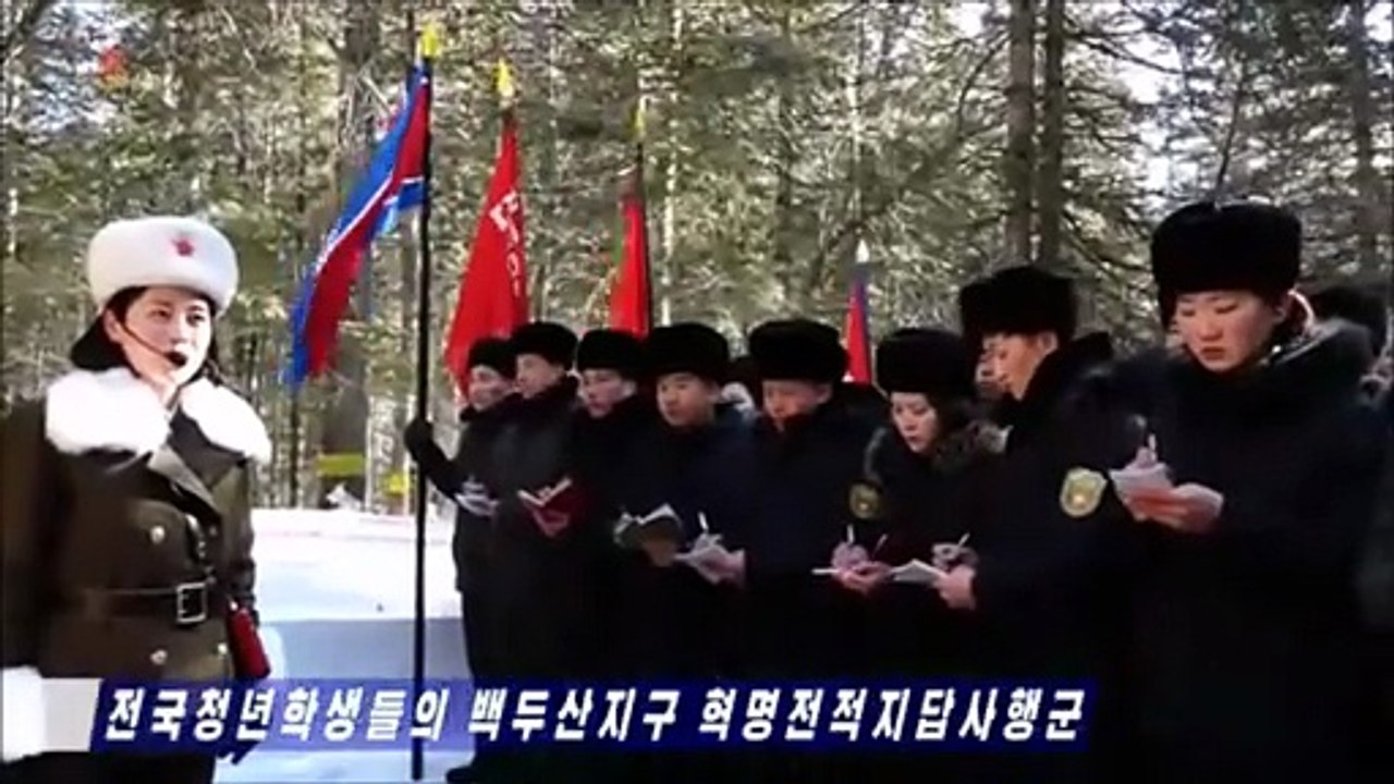 Caravana dos jovens estudantes pelos locais de batalha revolucionária da zona do monte Paektu