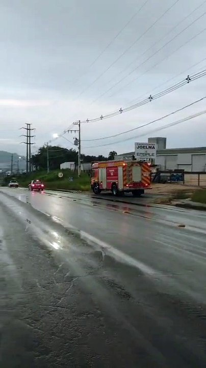 Chuva faz acostamento ceder na SC-108, em Orleans