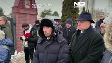 Россия отмечает годовщину на могиле Навального на фоне скандала с ядом
