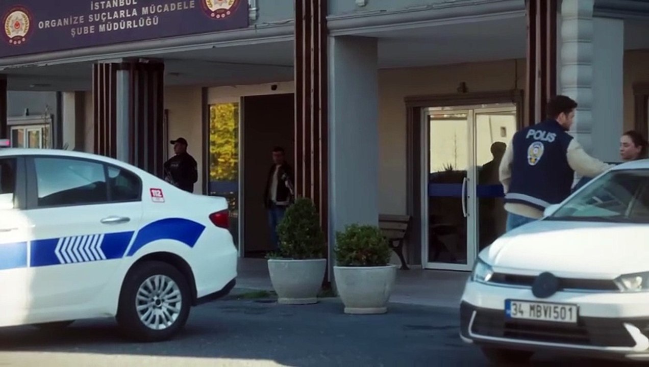 Eşref'in Tek Başına Ölüme Gitmek İstediği Herhangi Bir Gün Eşref Rüya 24 Bölüm [Full Movie]