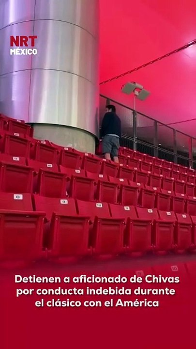 🚨⚽ Un aficionado de las Chivas fue det3nido en el Estadio Akron tras ser señalado por realizar una conducta indebida en las butacas.