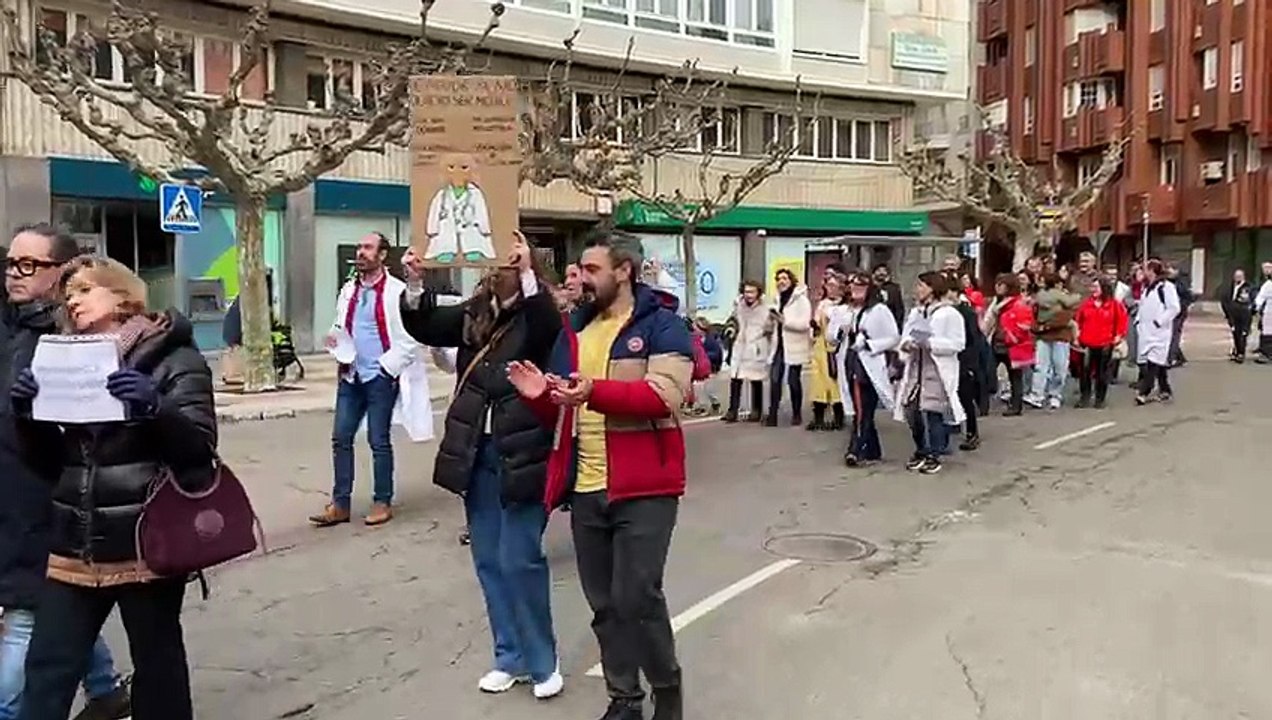 Un 27,5% de los médicos leoneses secundan la huelga y se aplazan 2.000 consultas
