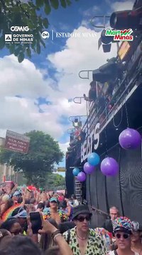 Luísa Sonza inicia apresentação no Bloco dos Gêmeos