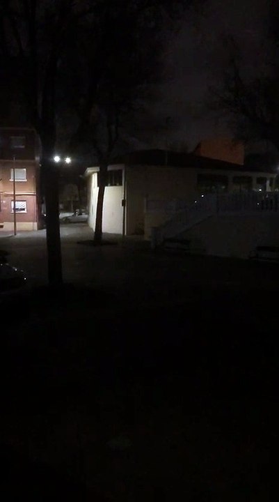 Vecinos de la plaza de Alcudia en Puertollano denuncian estar dos semanas sin alumbrado público