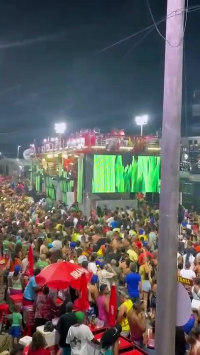 Em meio à polêmica sobre ordem do desfile, Psirico ultrapassa Daniela Mercury no circuito Dodô