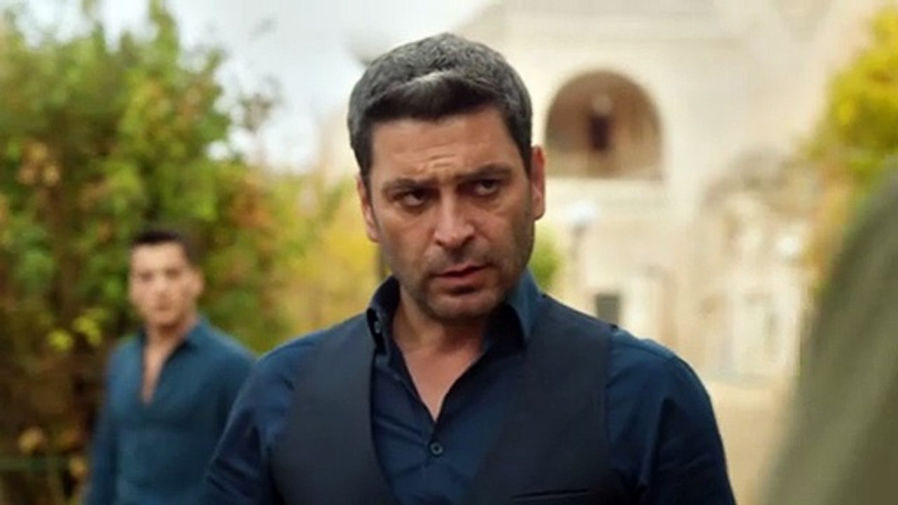 En tierra lejana (Uzak Şehir) - Capítulo 3 1/2