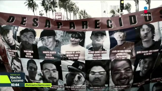 Madres buscadoras salen al Carnaval de Mazatlán a exigir justicia por sus desaparecidos
